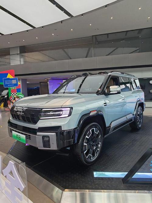 重庆126比亚迪方程豹硬派越野的爆款，英菲尼迪35周年与你共成长